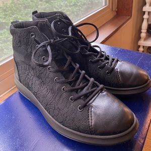 Ecco lace up high top black lace design sneakers